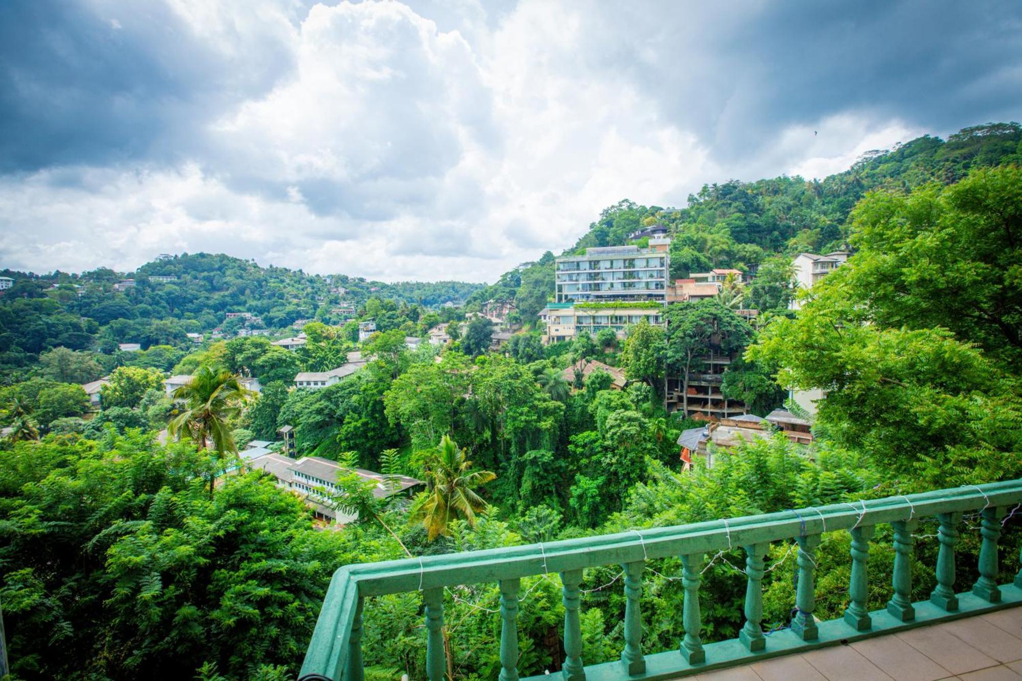 Sunbloom Inn Kandy Exterior photo