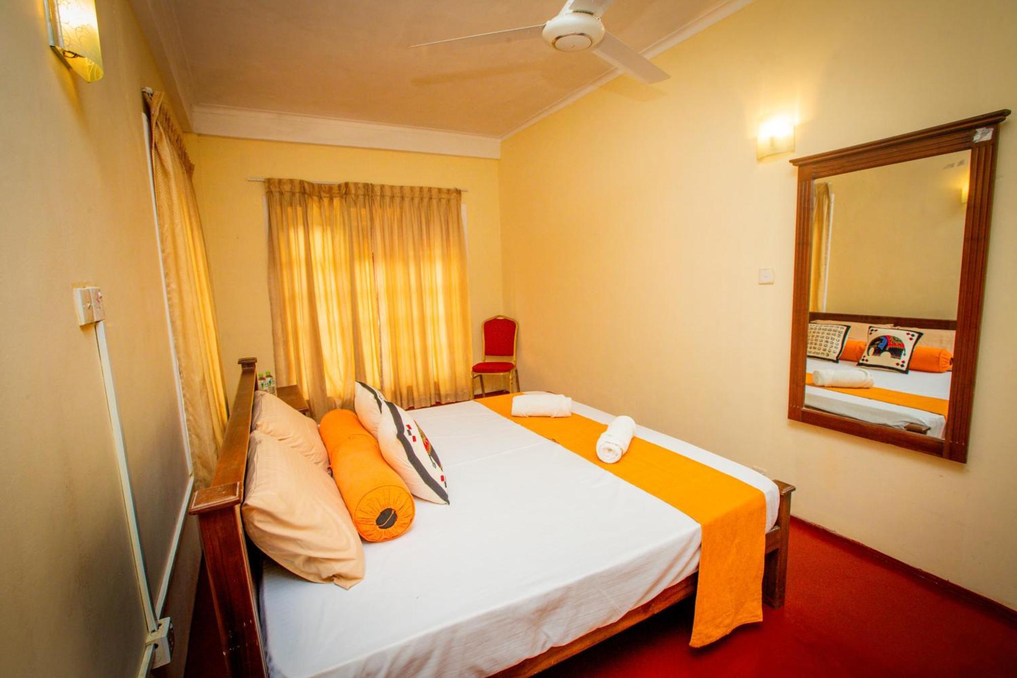 Sunbloom Inn Kandy Exterior photo