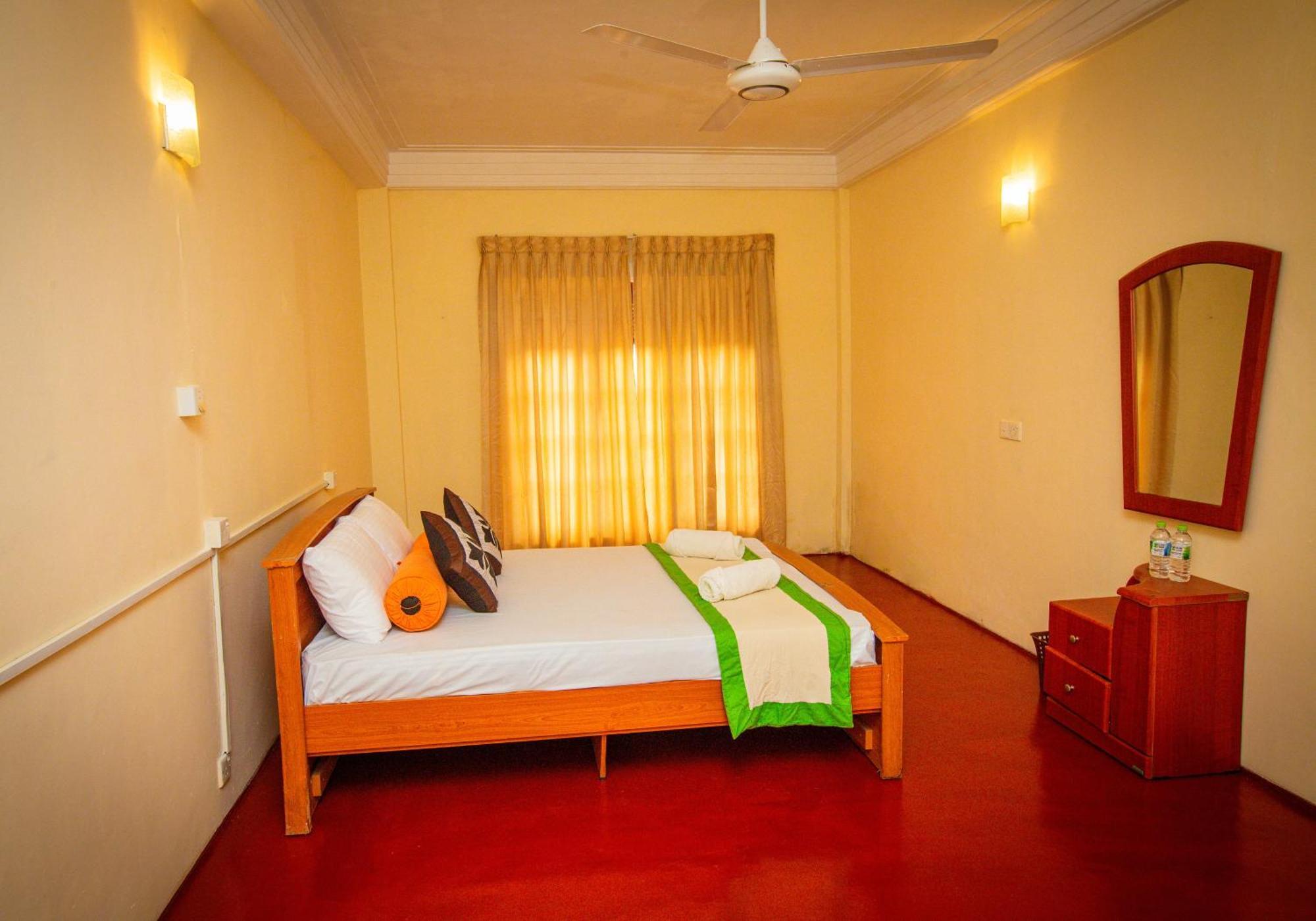 Sunbloom Inn Kandy Exterior photo