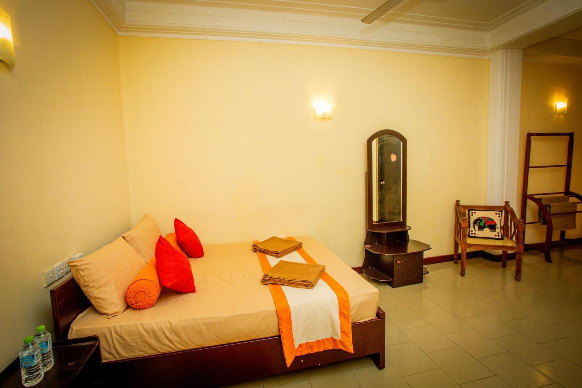 Sunbloom Inn Kandy Exterior photo