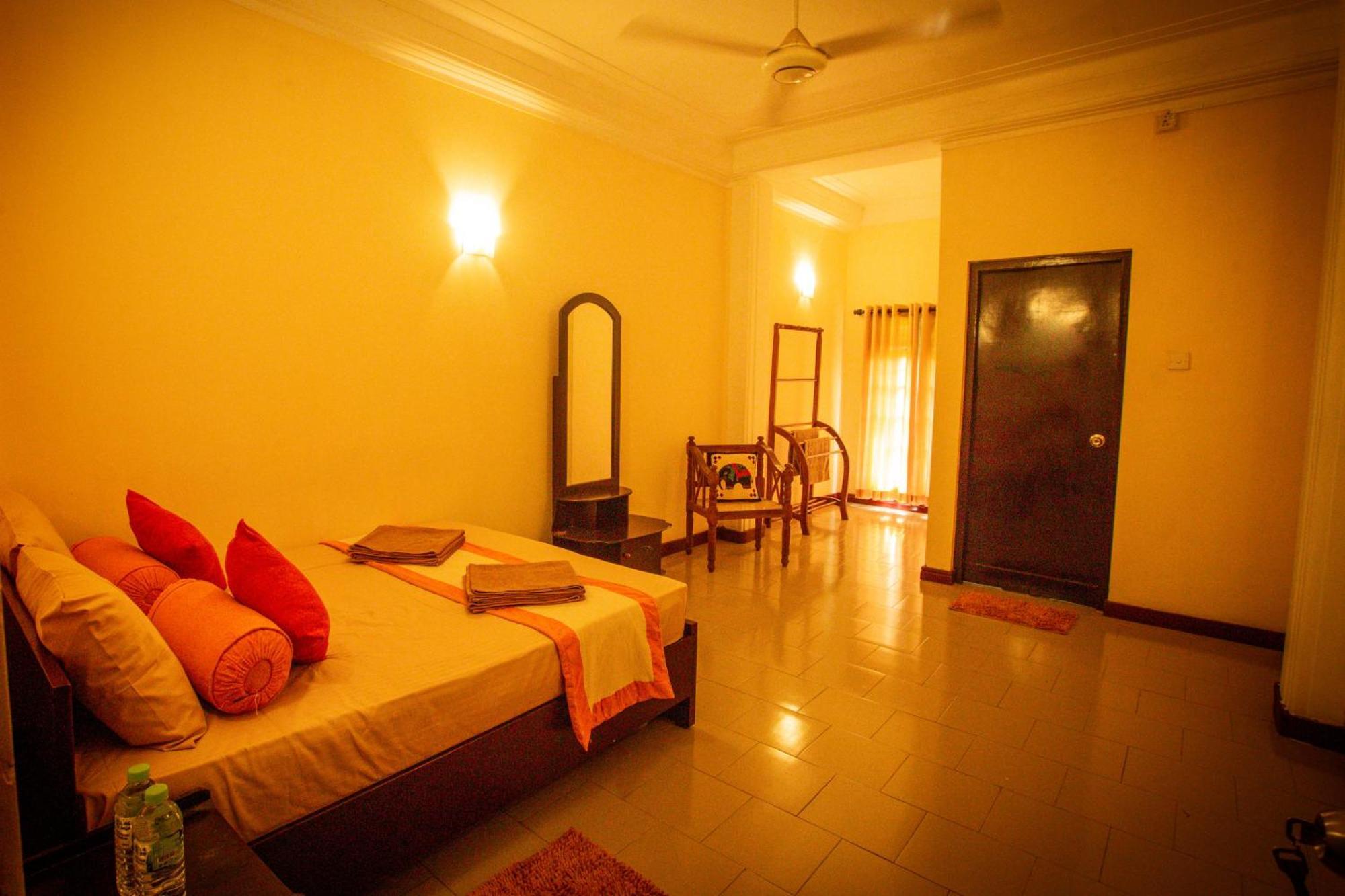 Sunbloom Inn Kandy Exterior photo