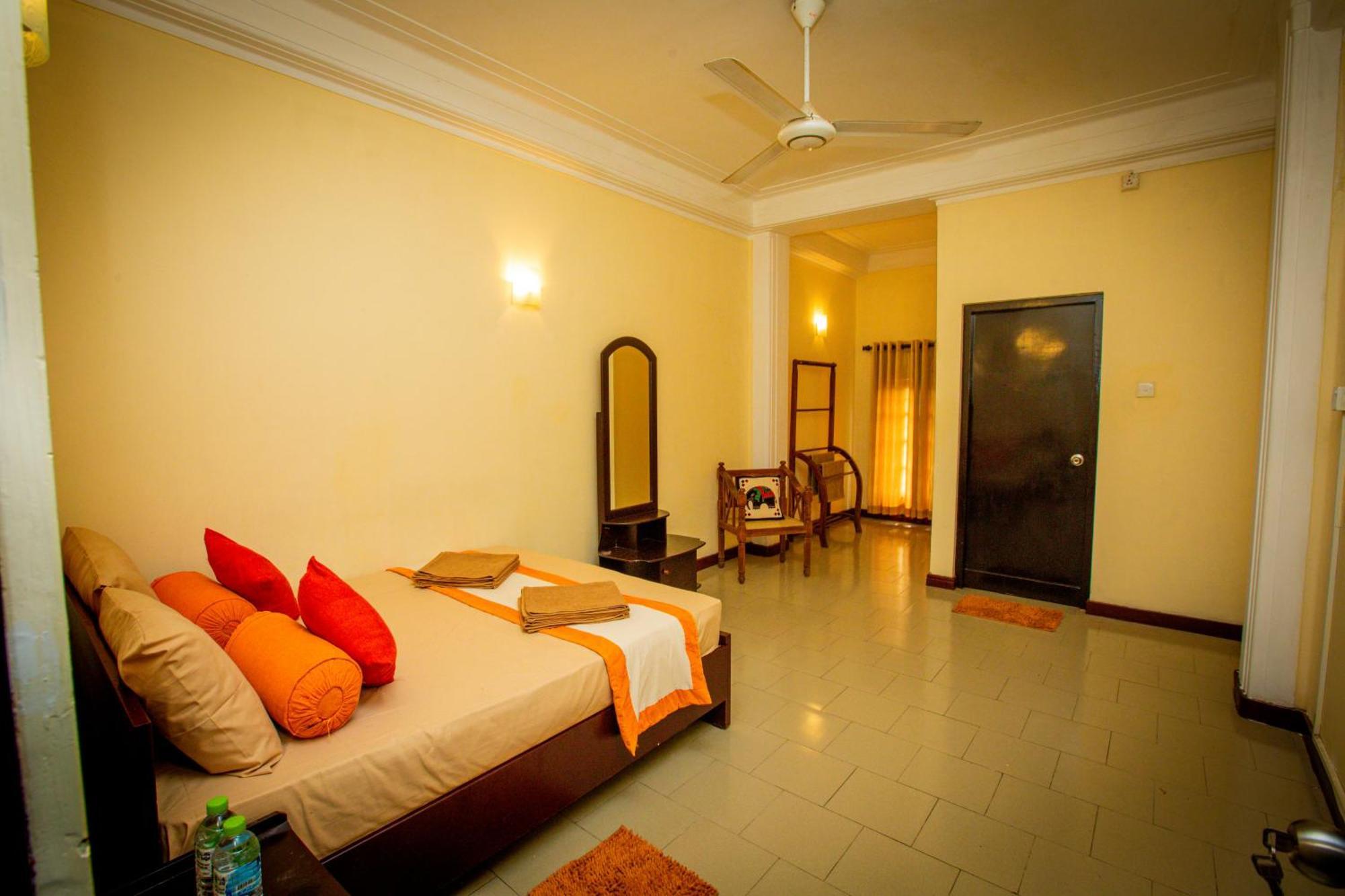 Sunbloom Inn Kandy Exterior photo
