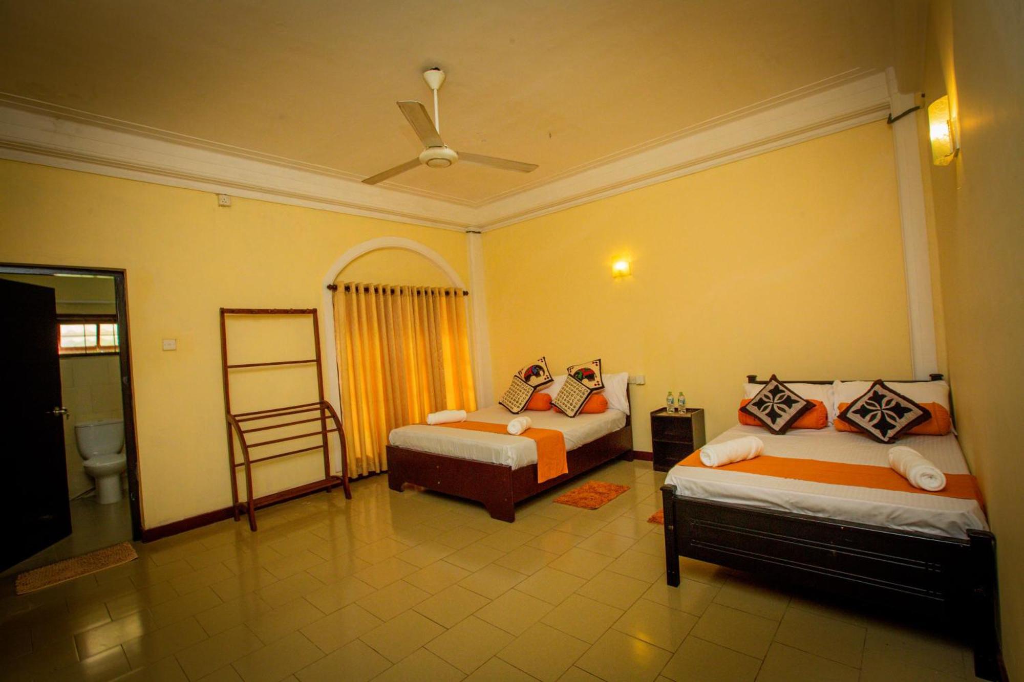 Sunbloom Inn Kandy Exterior photo