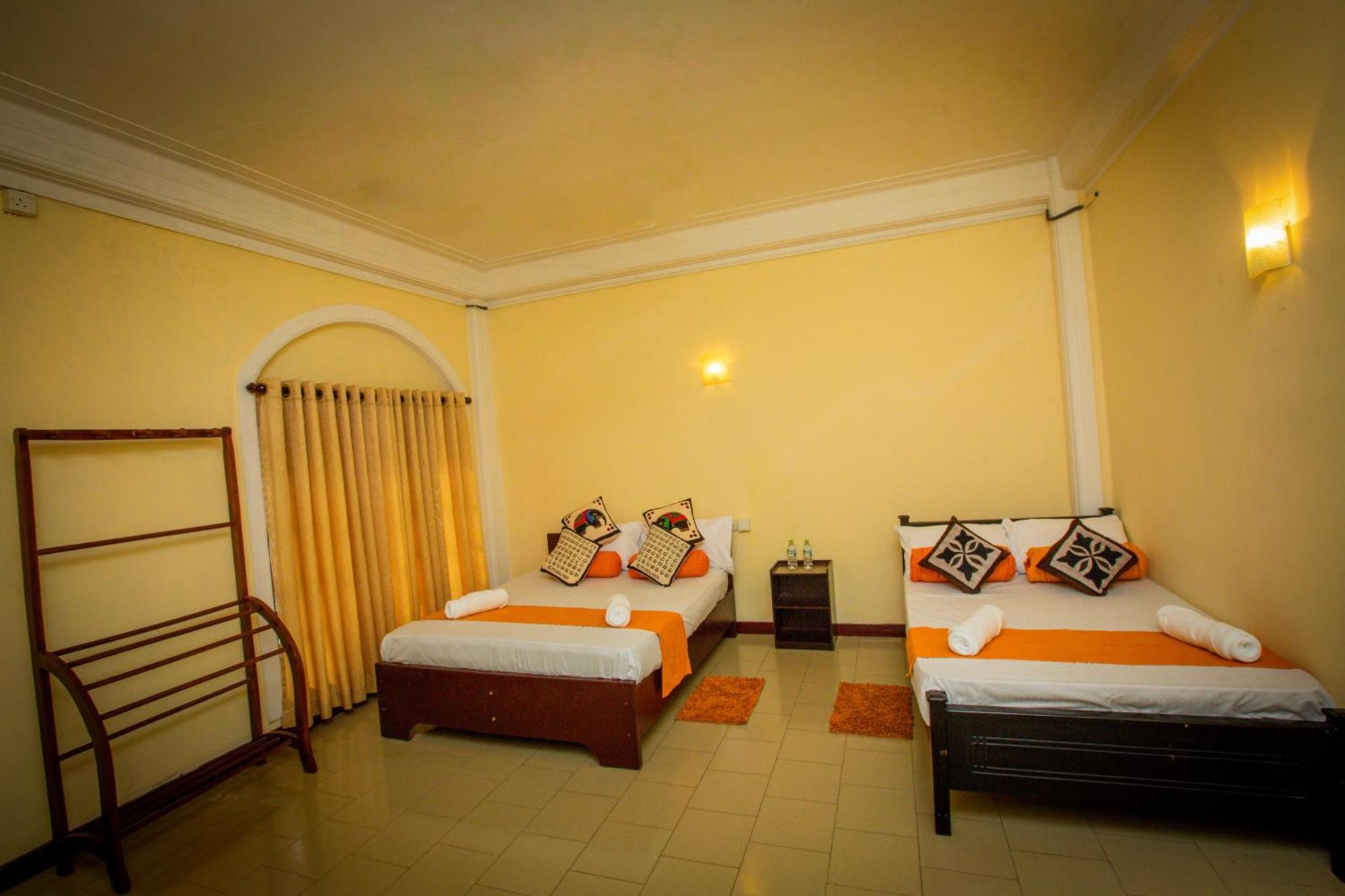 Sunbloom Inn Kandy Exterior photo